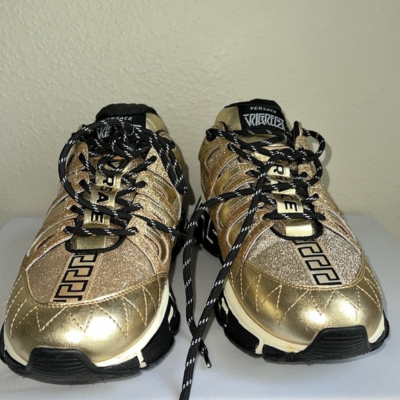 Preowned VERSACE "Trigreca" Logo Monogram Sneakers Gold/Brown. - Picture 15 of 17
